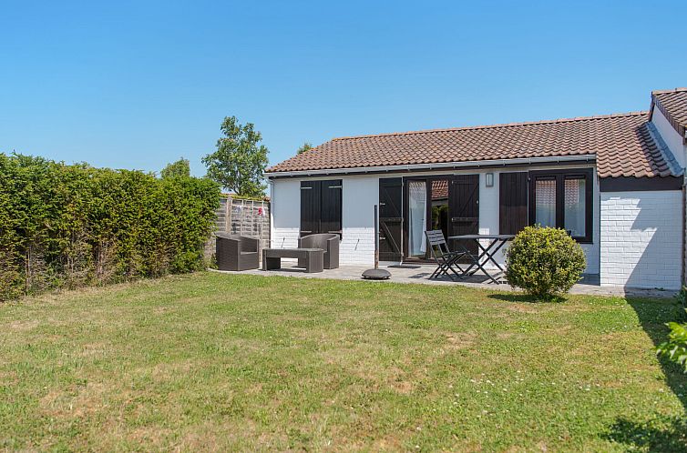 Ferienhaus Enjoy mit Parkplatz in De Haan, Antwerpen, Belgien bietet eine sonnige Terrasse und einen grossen Garten zum Entspannen und Geniessen.