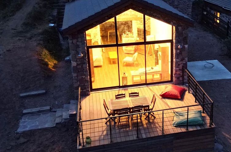 Huisje in Valdeblore, Provence: sfeervol vakantiehuis met uitnodigend terras, perfect voor een rustgevende vakantie in Frankrijk.