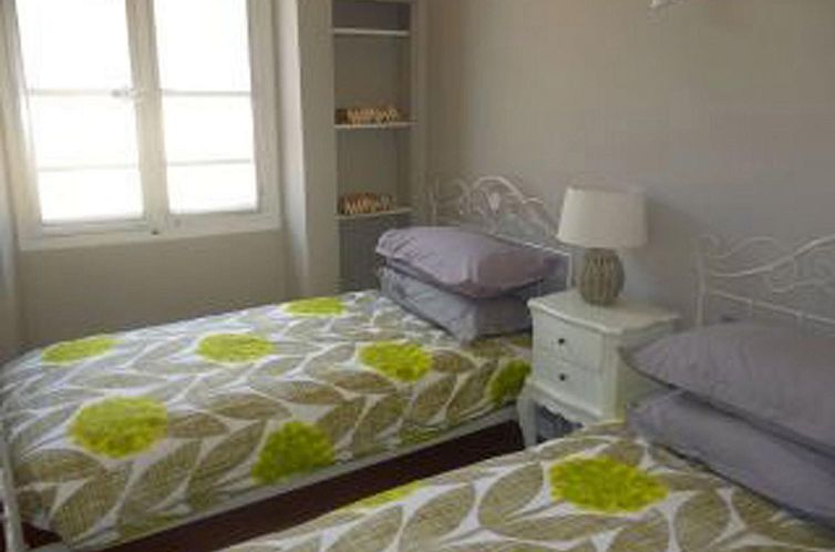 Guest house 0481032 - Apartment Provence / Cote d'Azur - Appartement Strandnahe, helle Wohnung mitten in der Altstadt