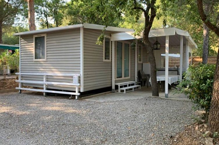 Enjoy peace and quiet at Camping Chalet Grande 515, an inviting mobile home in the picturesque South of France, Cotes d'Azur.