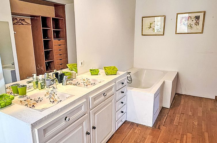 Vakantiehuis Villa 6 Chambres 12 Pers - Piscine - Clim - Wif