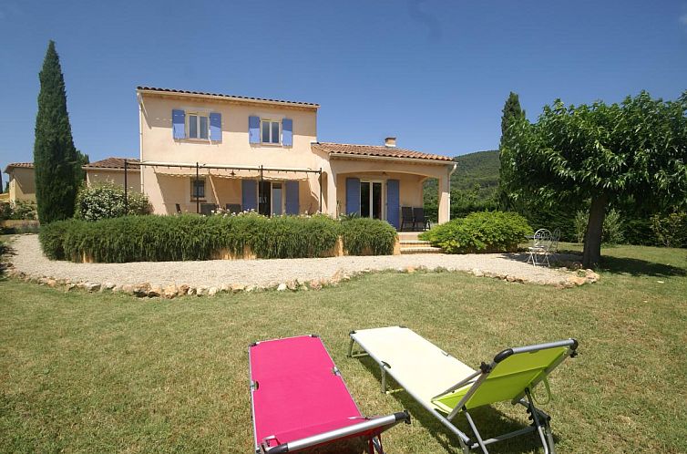 Geniessen Sie La Truffe in Aups in der Provence, ein schoenes Ferienhaus mit einer einladenden Terrasse und gruener Umgebung.