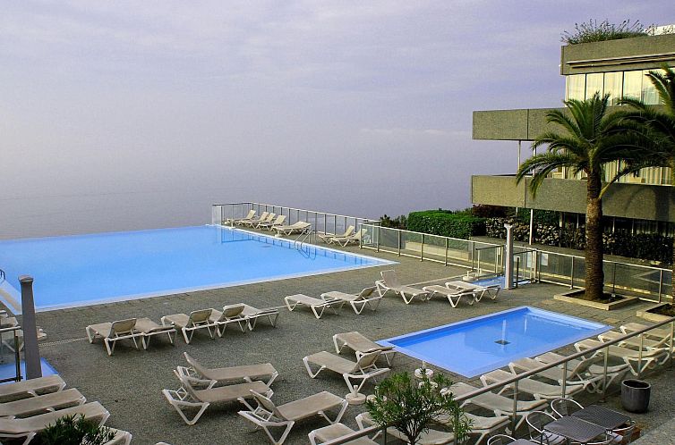 Guest house 048156902 - Apartment Provence / Cote d'Azur - Appartement mit Pool Infinity