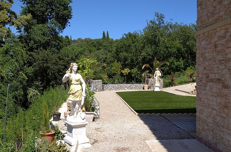 Vakantiehuis "Villa Sculpture" mit Terrasse