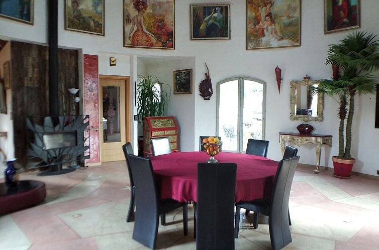 Vakantiehuis "Villa Sculpture" mit Terrasse