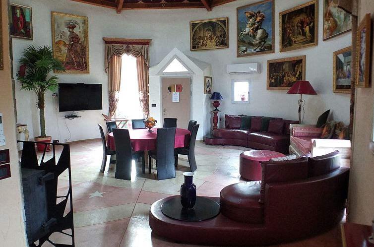 Vakantiehuis "Villa Sculpture" mit Terrasse