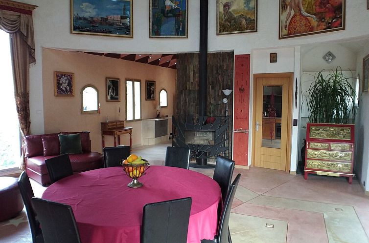 Vakantiehuis "Villa Sculpture" mit Terrasse