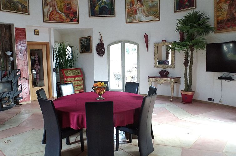 Vakantiehuis "Villa Sculpture" mit Terrasse