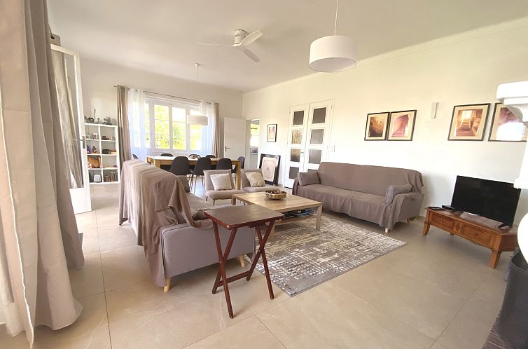 Vakantiehuis Geräumige und elegante Villa mit großem Garte