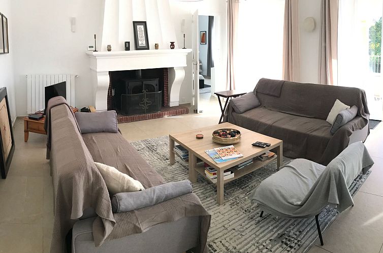 Vakantiehuis Geräumige und elegante Villa mit großem Garte