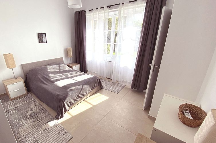 Vakantiehuis Geräumige und elegante Villa mit großem Garte