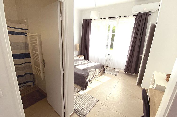 Vakantiehuis Geräumige und elegante Villa mit großem Garte