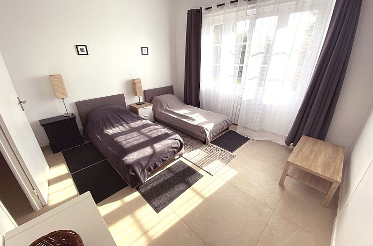 Vakantiehuis Geräumige und elegante Villa mit großem Garte