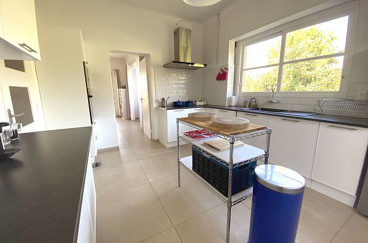 Vakantiehuis Geräumige und elegante Villa mit großem Garte