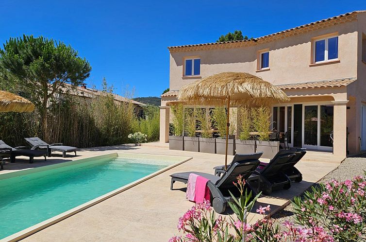 Relax on the sunny terrace of Laurier, a vacation home in Le Plan-de-la-Tour, Provence, overlooking the pool and surrounding countryside.