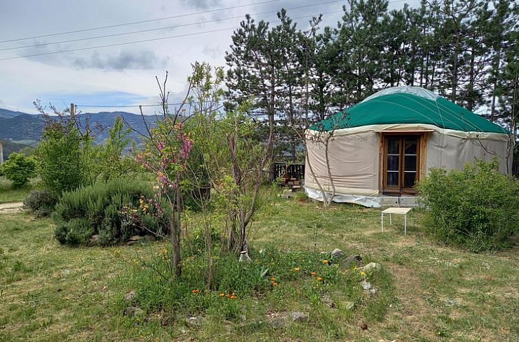 Enjoy a stay at Cottage in Rosans, located in the picturesque countryside of Provence, Cote d'Azur, France.