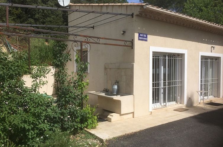 Ferienhaus Endronnes in Flayosc, Cote d'Azur, mit schoener Terrasse und natuerlicher Umgebung.