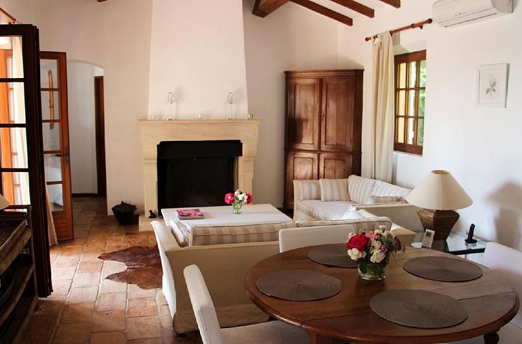 Vakantiehuis Charmante Villa mit Pool und Golfplatz