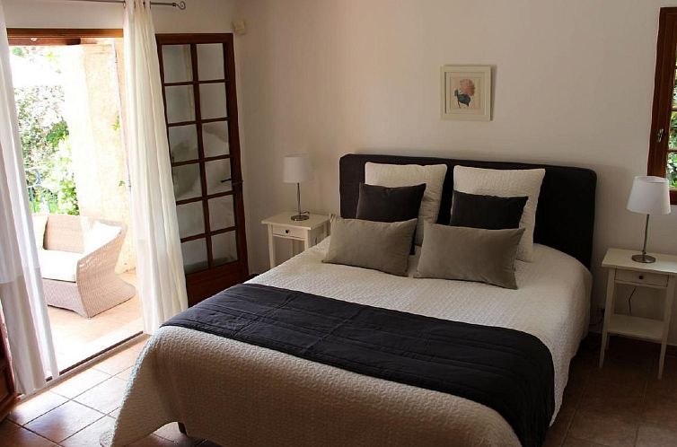 Vakantiehuis Charmante Villa mit Pool und Golfplatz