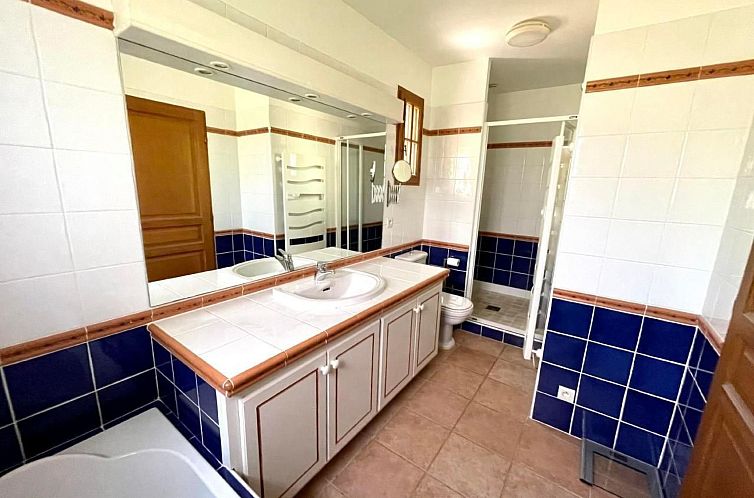 Vakantiehuis Charmante Villa mit Pool und Golfplatz