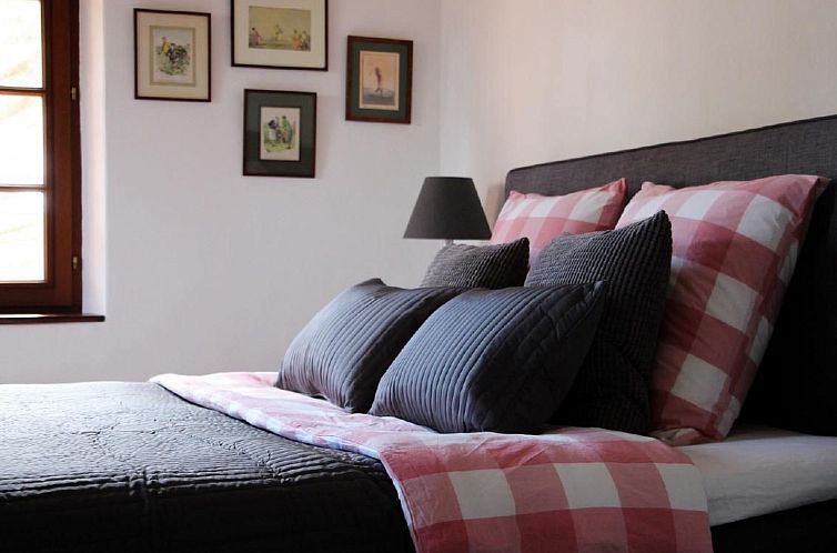 Vakantiehuis Charmante Villa mit Pool und Golfplatz