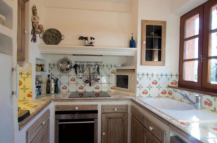 Vakantiehuis Charmante Villa mit Pool und Golfplatz