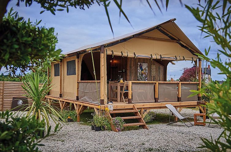 Geniessen Sie die Ruhe in der On Stelts Lodge Confort, einer stimmungsvollen Glamping-Lodge in Saint-Maime in der Provence, mit einer grossen Terrasse.