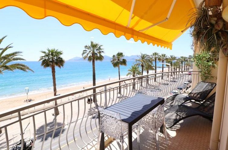 Appartement 3 bedroom facing the beach 401