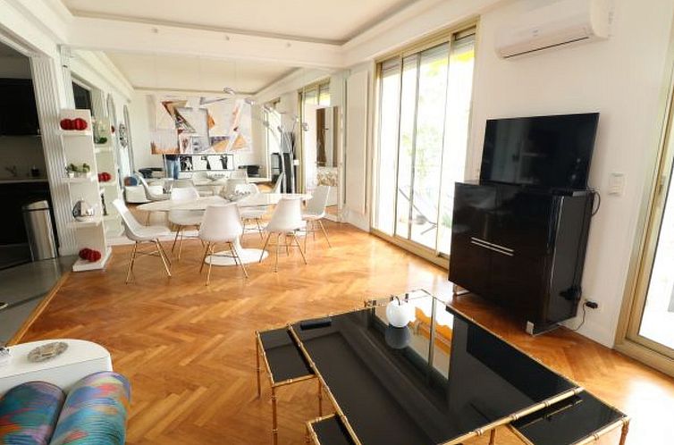 Appartement 3 bedroom facing the beach 401