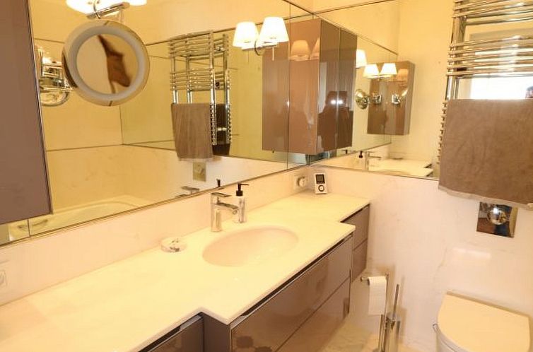 Appartement 3 bedroom facing the beach 401