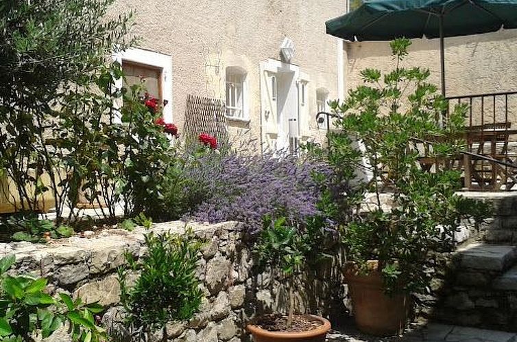 Appartement SCHÖNES STUDIO MIT GARTEN FÜR 2 IM DORF