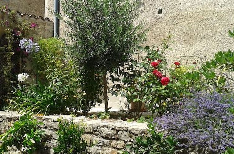 Appartement SCHÖNES STUDIO MIT GARTEN FÜR 2 IM DORF