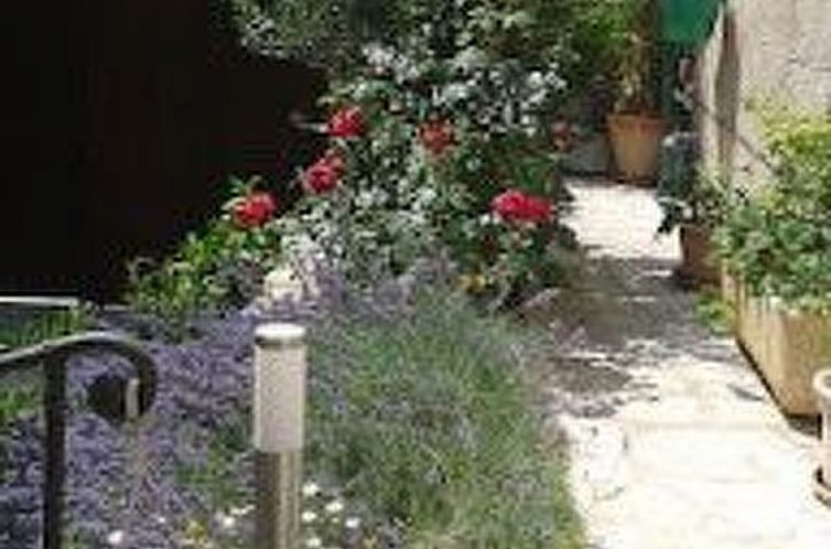 Appartement SCHÖNES STUDIO MIT GARTEN FÜR 2 IM DORF