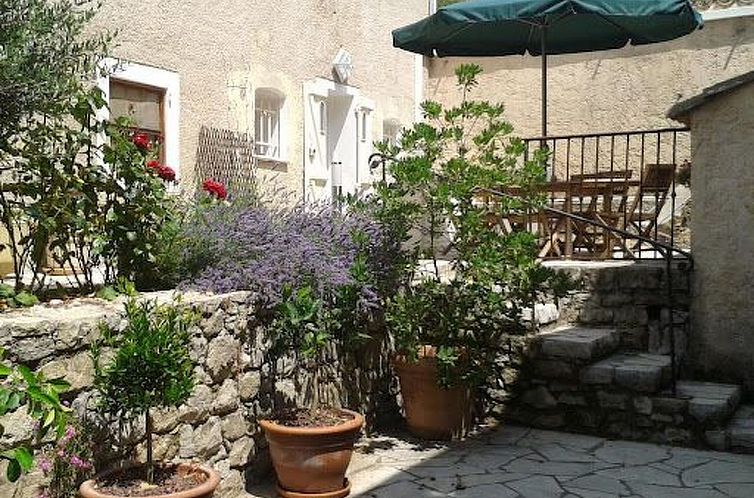 Appartement SCHÖNES STUDIO MIT GARTEN FÜR 2 IM DORF