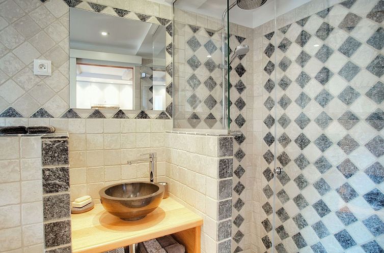 Appartement SCHÖNES STUDIO MIT GARTEN FÜR 2 IM DORF