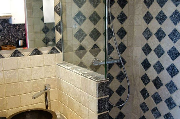 Appartement SCHÖNES STUDIO MIT GARTEN FÜR 2 IM DORF