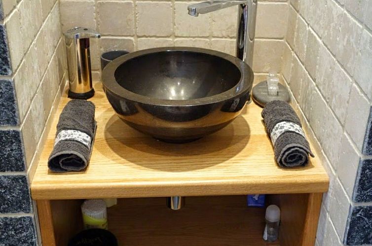 Appartement SCHÖNES STUDIO MIT GARTEN FÜR 2 IM DORF