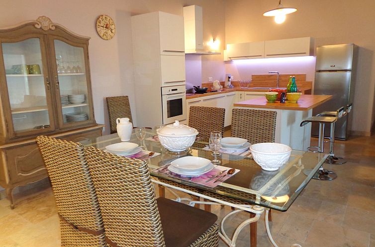 Appartement Klimatisierte Wohnung mit 2 Schlafzimmern und Po