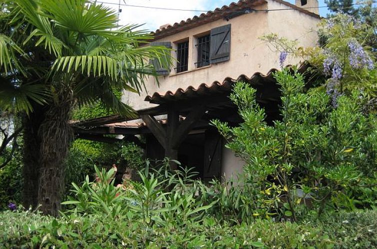 Vacation home Les Jardins de Peymeinade, nestled in the verdant countryside of Peymeinade, Cote d'Azur.