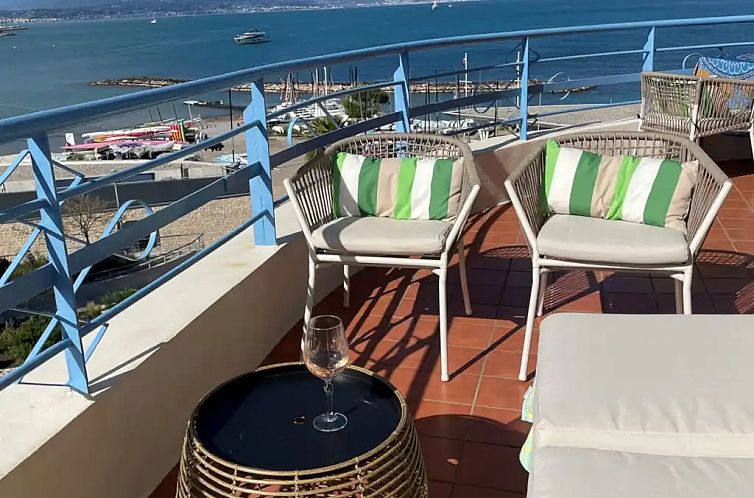 Luxe Appartement met zee uitzicht
