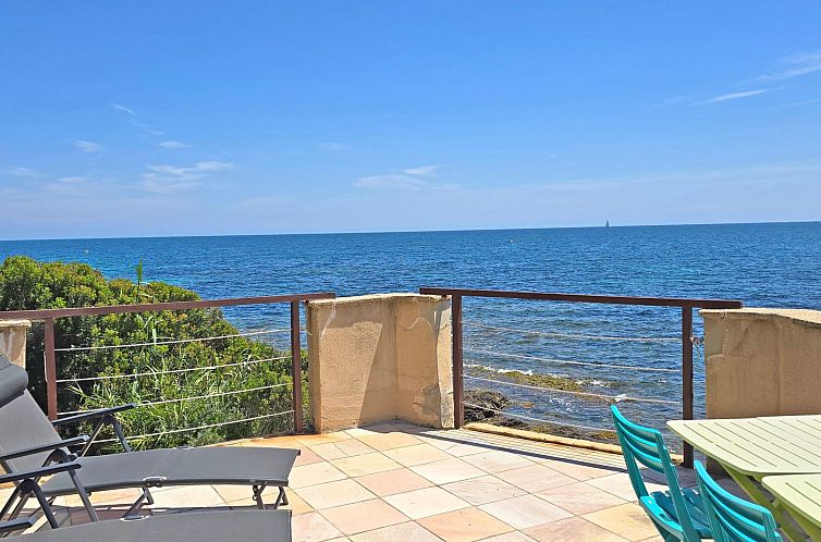 Unterkunft 048599152 - Ferienhaus Provence / Cote d'Azur - Vakantiehuis Le Bateau - 4 Personen - Füße im Wasser - Str