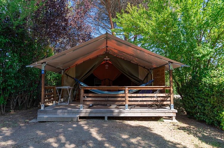 Erleben Sie die Ruhe der Provence im Freeflower-Zelt in Manosque, das ueber eine grosszuegige Terrasse zum Entspannen an der frischen Luft verfuegt.