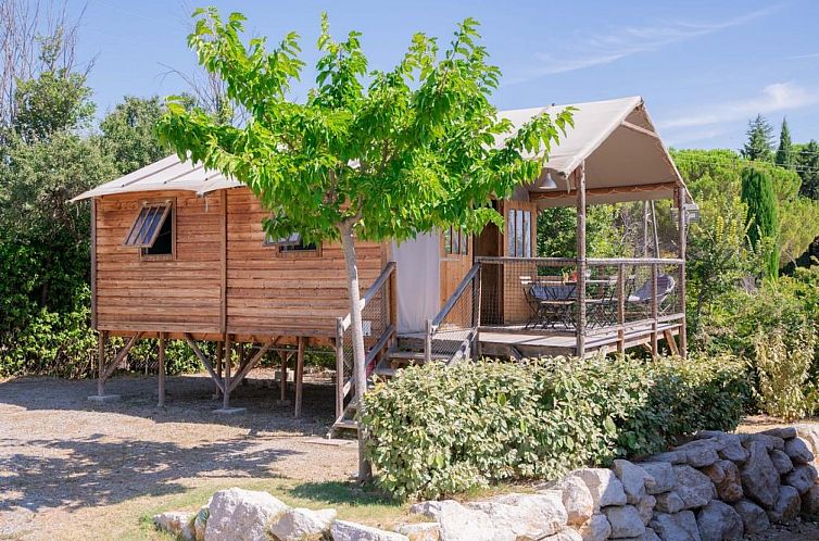 Ferienhaus "Lodgehut" auf Stelzen in Manosque, Provence. Geniessen Sie die Ruhe der Natur auf der charmanten Terrasse.