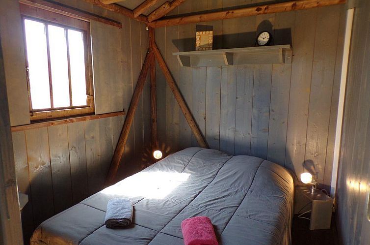 «Lodgehut op palen»