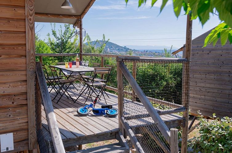 «Lodgehut op palen»