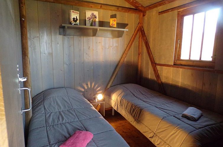 «Lodgehut op palen»