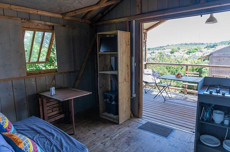 «Lodgehut op palen»