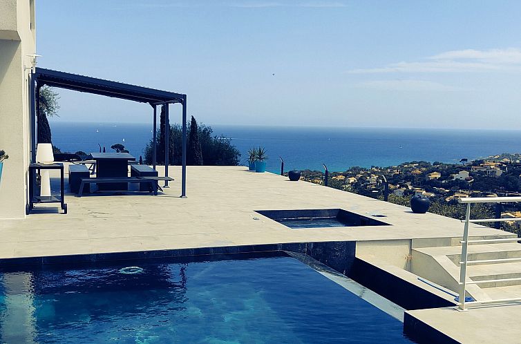 Vakantiehuis 950m vom Meer, herrlicher MEERESBLICK, Pool, Ja