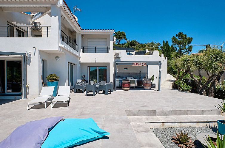 Vakantiehuis 950m vom Meer, herrlicher MEERESBLICK, Pool, Ja