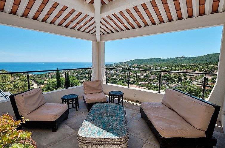 Vakantiehuis 950m vom Meer, herrlicher MEERESBLICK, Pool, Ja